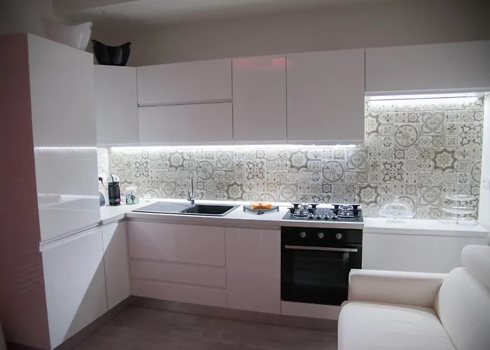 לינה וארוחת בוקר Pandora Luxury 4*